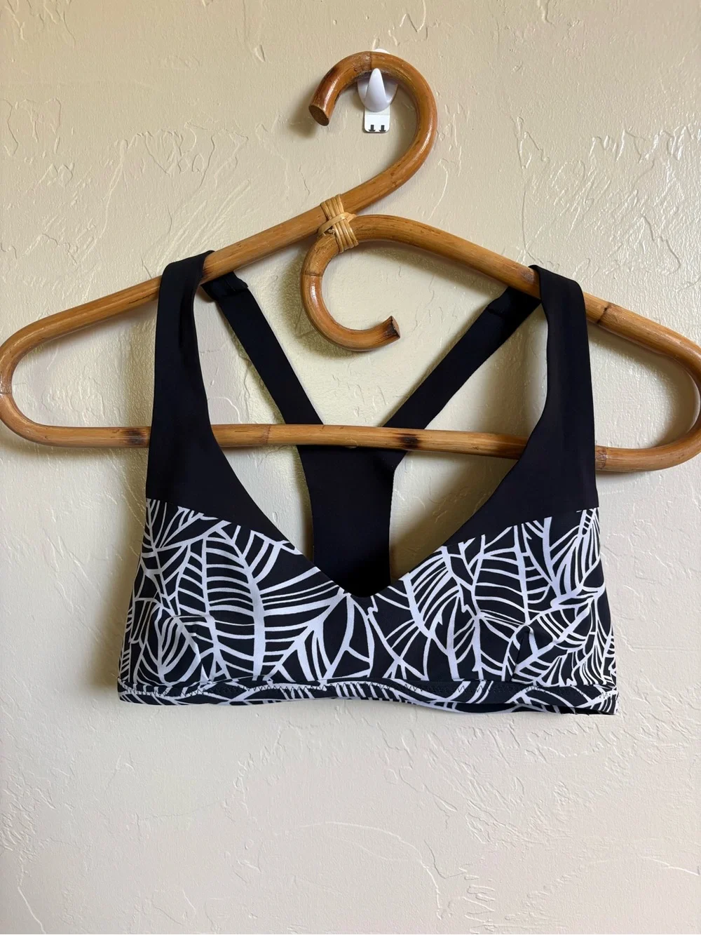 Lululemon Black & White Shanti Surf Sport Top Pretty Palm Angel Wing Swim Suit